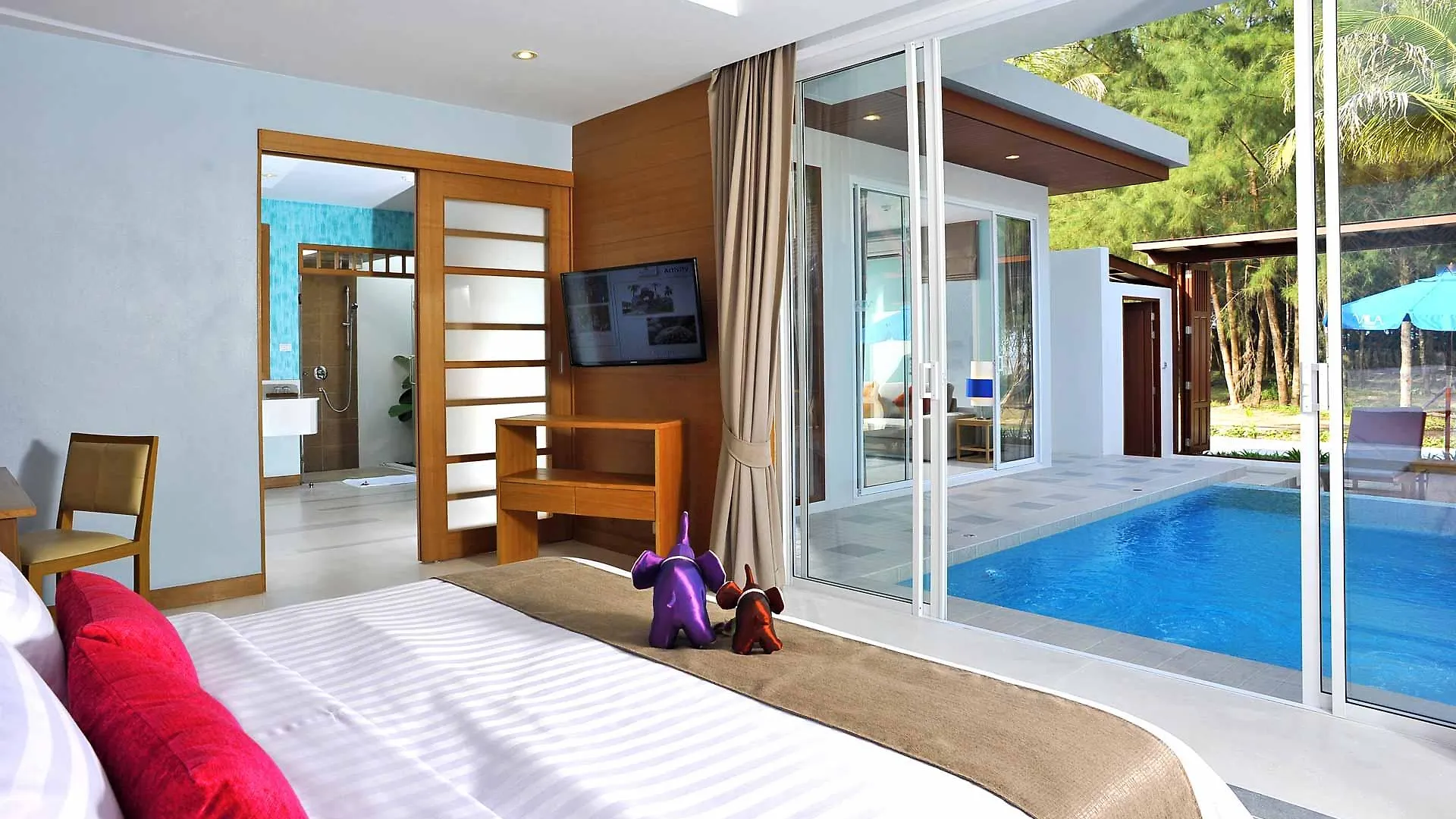 Apsara Beachfront Resort & Villa - Sha Extra Plus Khao Lak 4*,